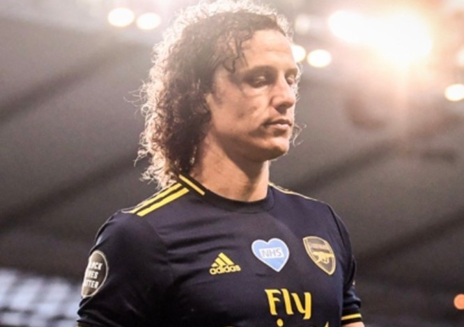 David Luiz duoc ky hop dong moi voi Arsenal du co phong do kem hinh anh