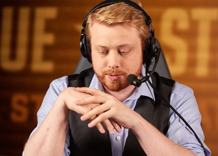 Sau cao buoc quay roi tinh duc, binh luan vien Dota 2 giai nghe hinh anh