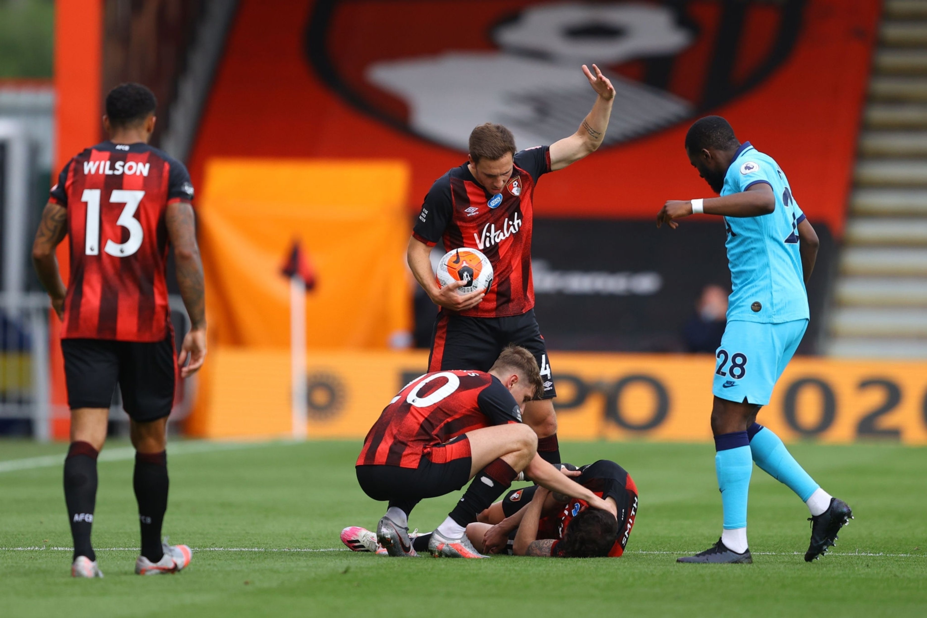 cau thu bournemouth bat dong anh 1