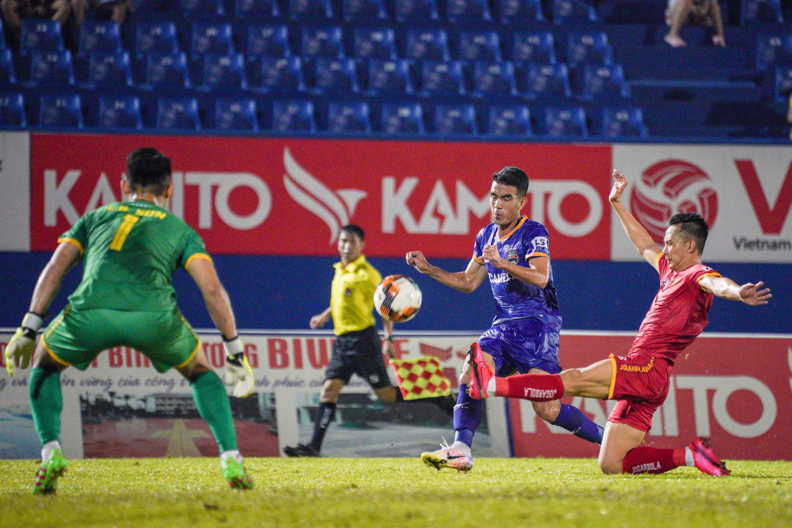 cau thu binh duong nong voi anh 8