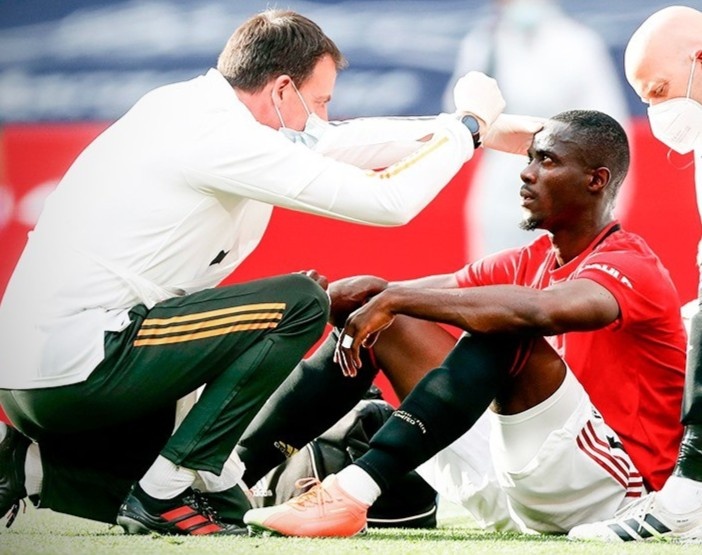 Trung ve MU nhap vien sau khi va cham voi dong doi hinh anh