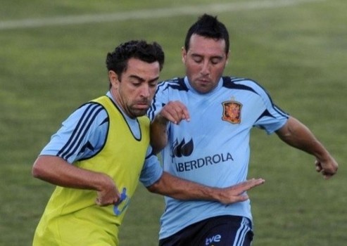 Xavi tro thanh HLV cua Cazorla hinh anh