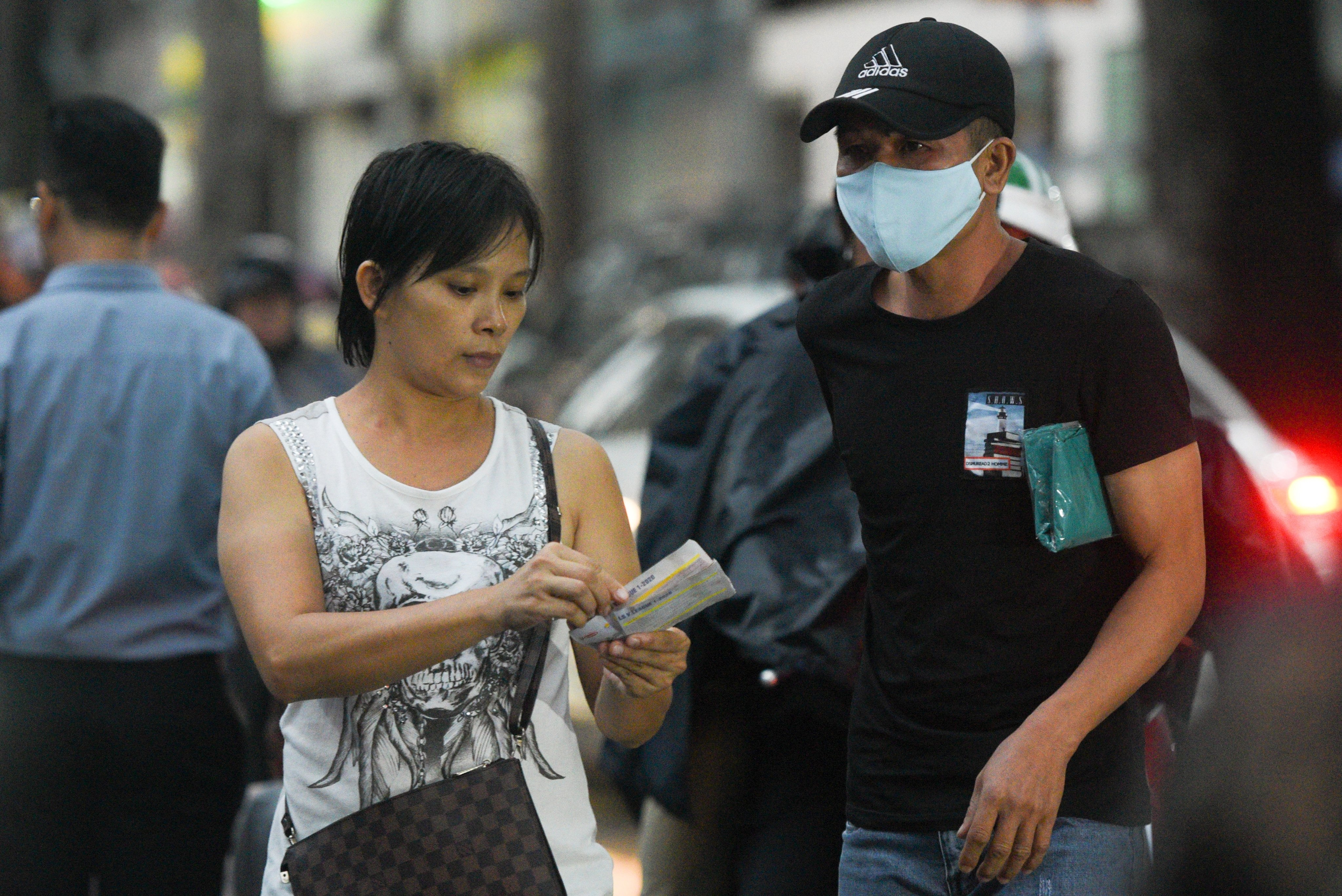 phe ve ban thao tran tp.hcm vs ha noi anh 2