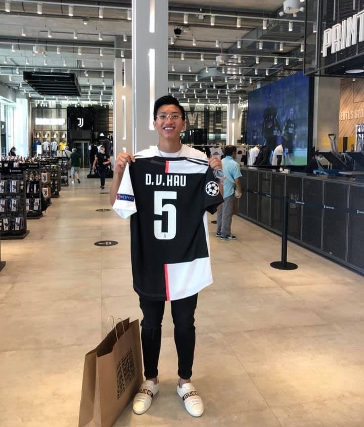 van hau tham quan juventus anh 1