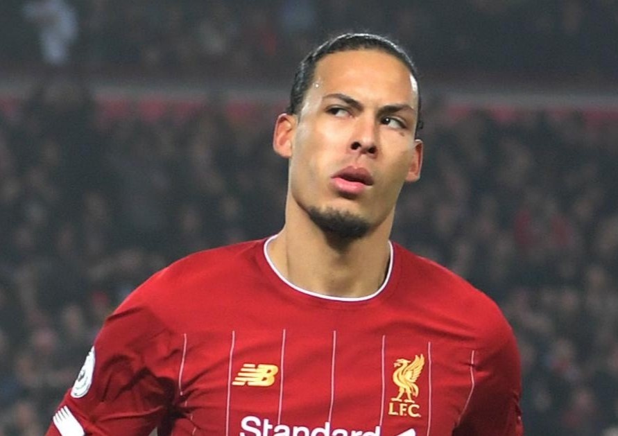 Cuu trung ve Liverpool chi ra diem yeu cua Van Dijk hinh anh