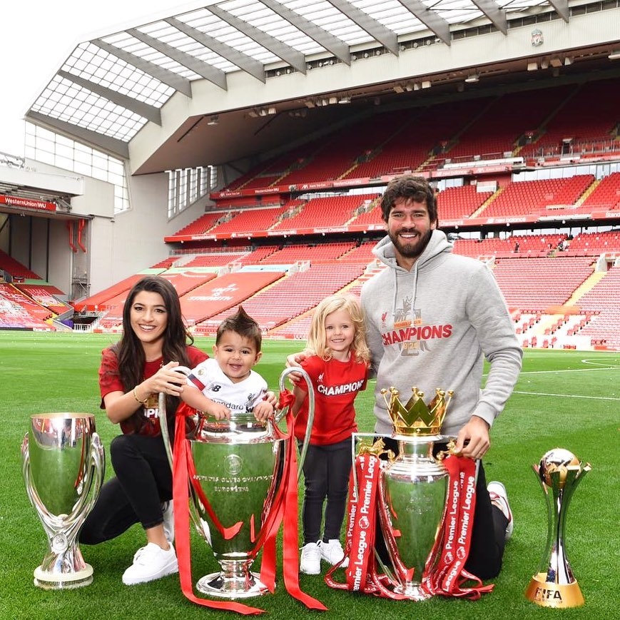 vo cua alisson anh 4