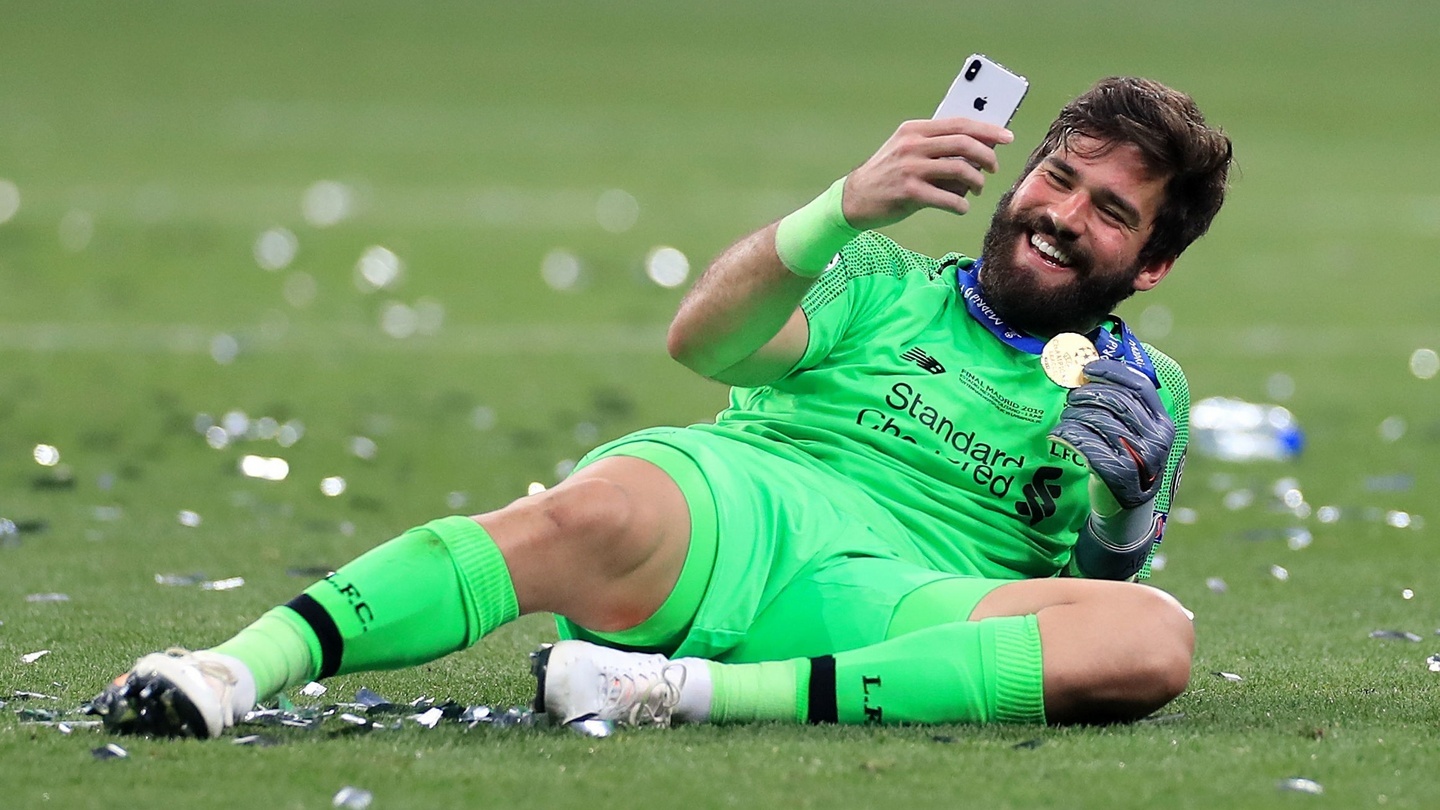 vo cua alisson anh 9