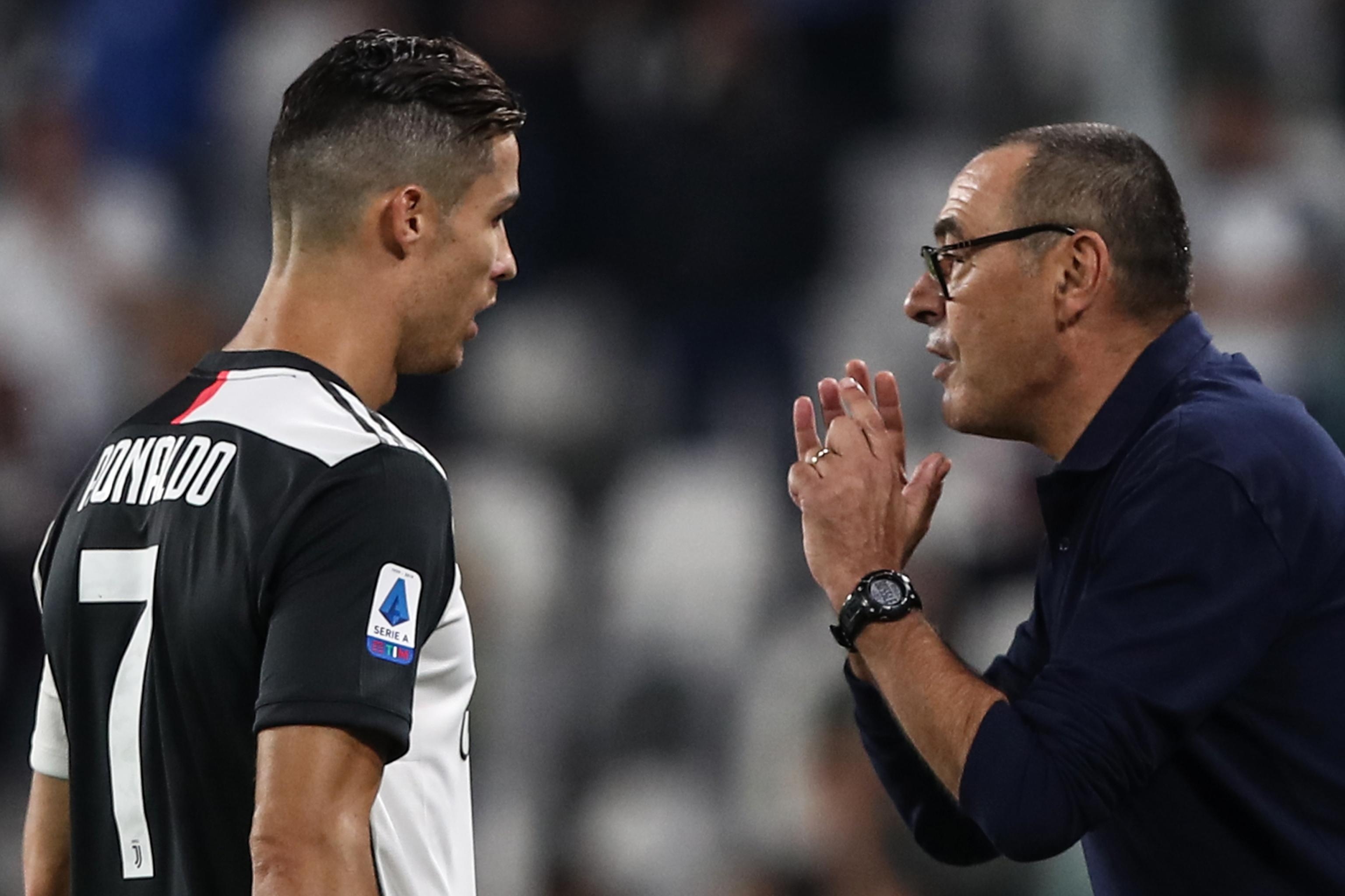 Loi che bai Ronaldo va nhung phat ngon cua HLV Sarri o Juve hinh anh