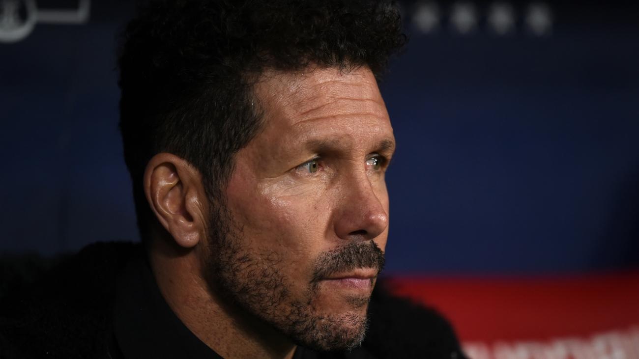 Hai cau thu nhiem nCoV khien Atletico phai dung tap luyen hinh anh