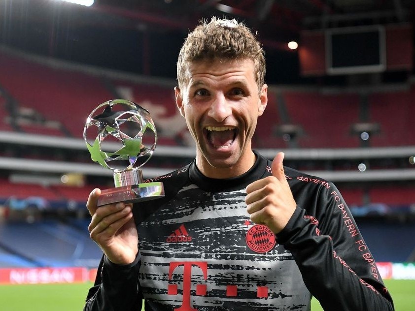 Mueller va nhung pha mo ra khoang khong cho dong doi hinh anh