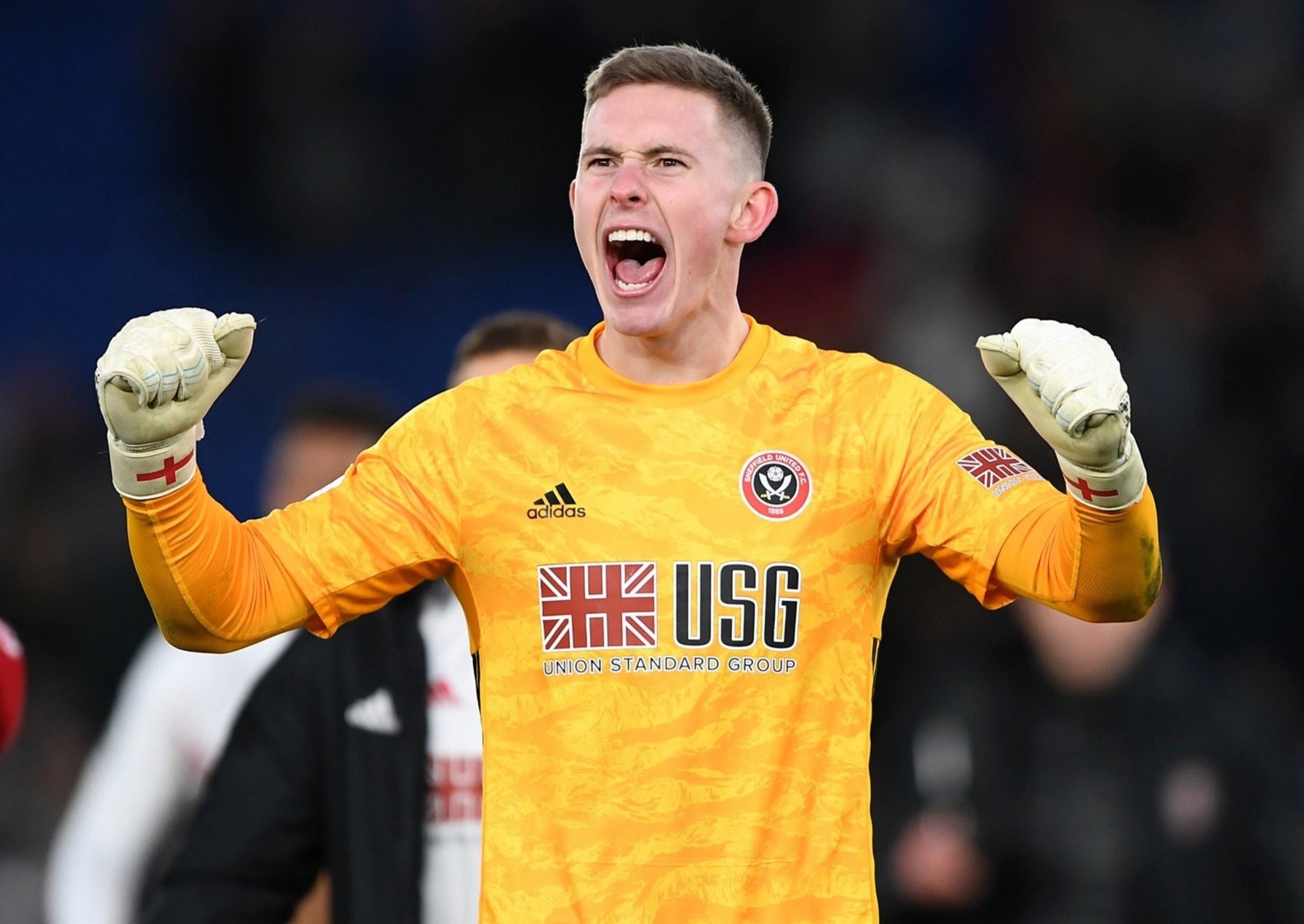 Dean Henderson se tro ve MU de canh tranh voi De Gea hinh anh