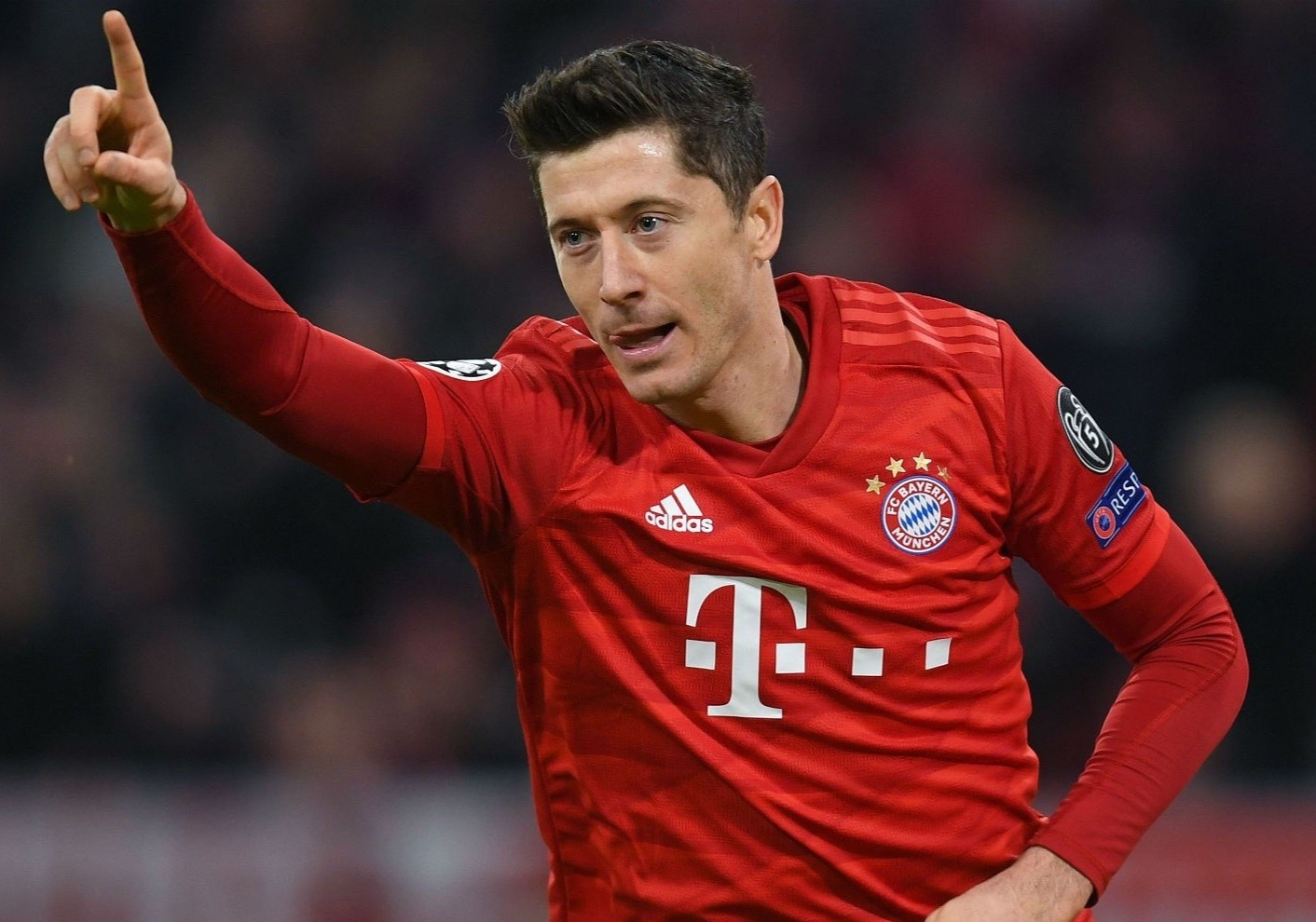 Lewandowski chua muon dung chan o Bayern hinh anh