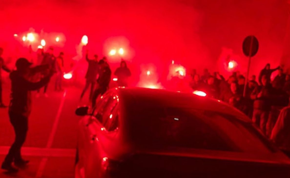 Tan binh MU duoc tri an bang man dot phao sang hinh anh