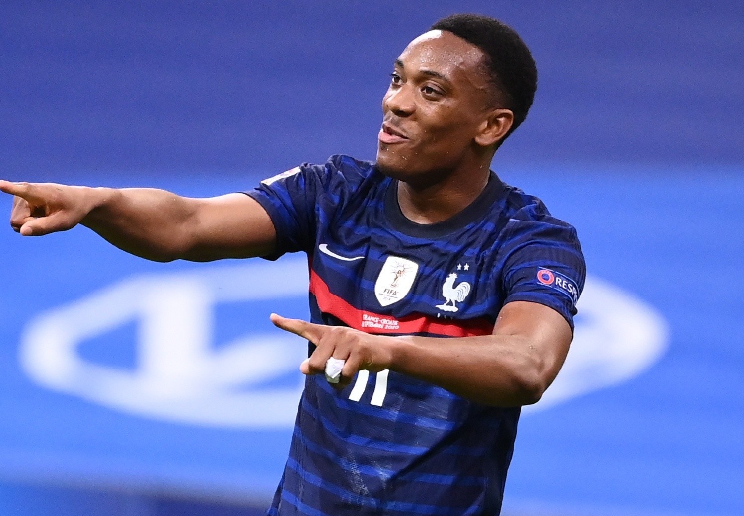 Deschamps: 'Martial dang di dung huong' hinh anh