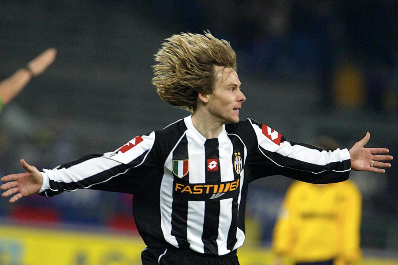 Ky thuat sut xa cua Nedved hinh anh