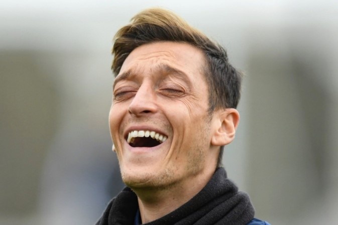 Ozil: 'Khi khong can danh hieu, toi se den Tottenham' hinh anh