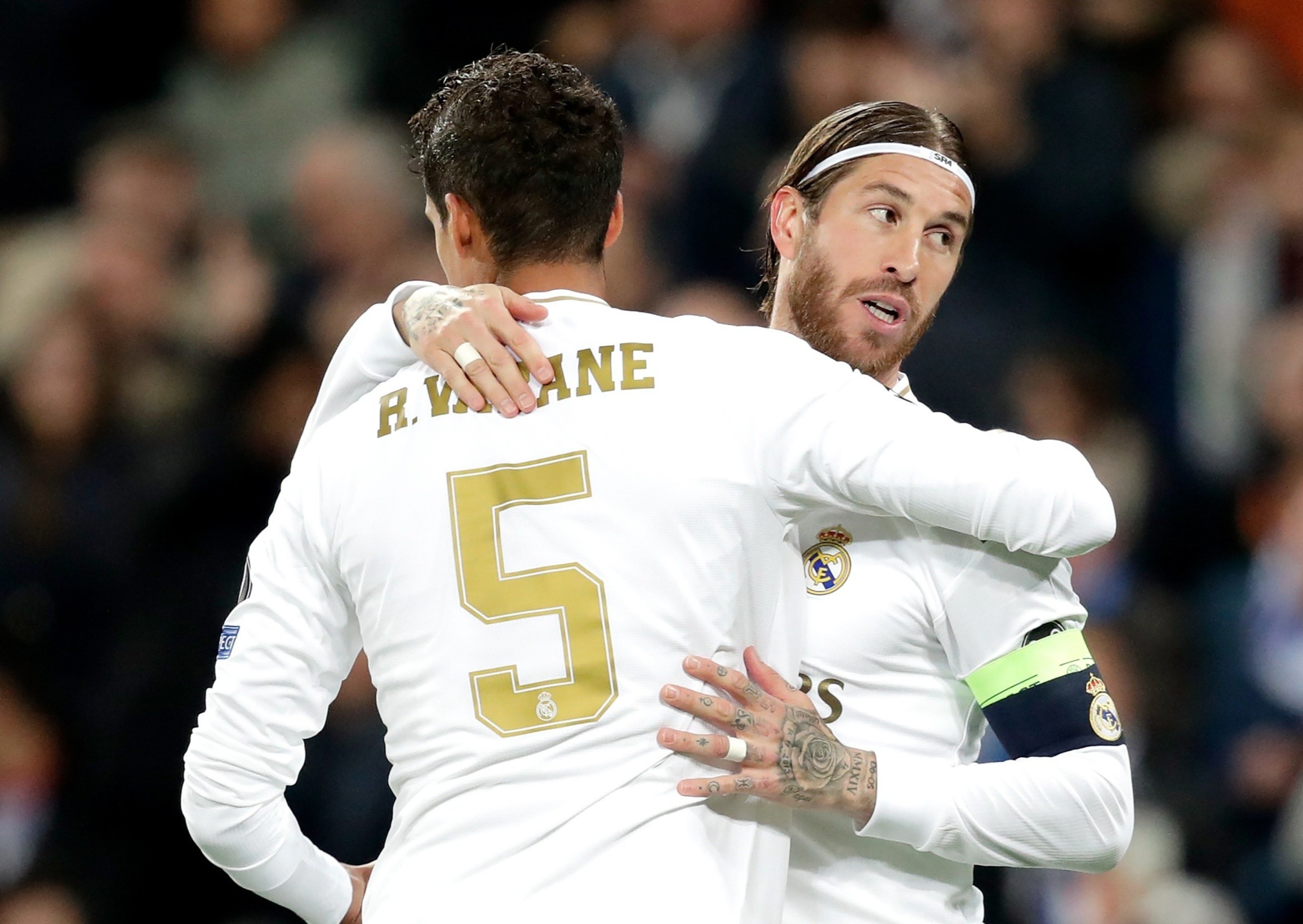 Varane chua san sang thay the Ramos hinh anh