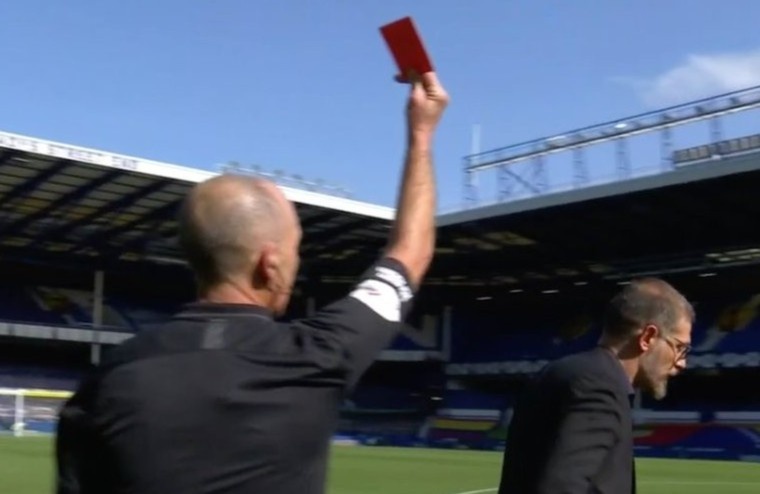 HLV va cau thu West Brom bi duoi hinh anh