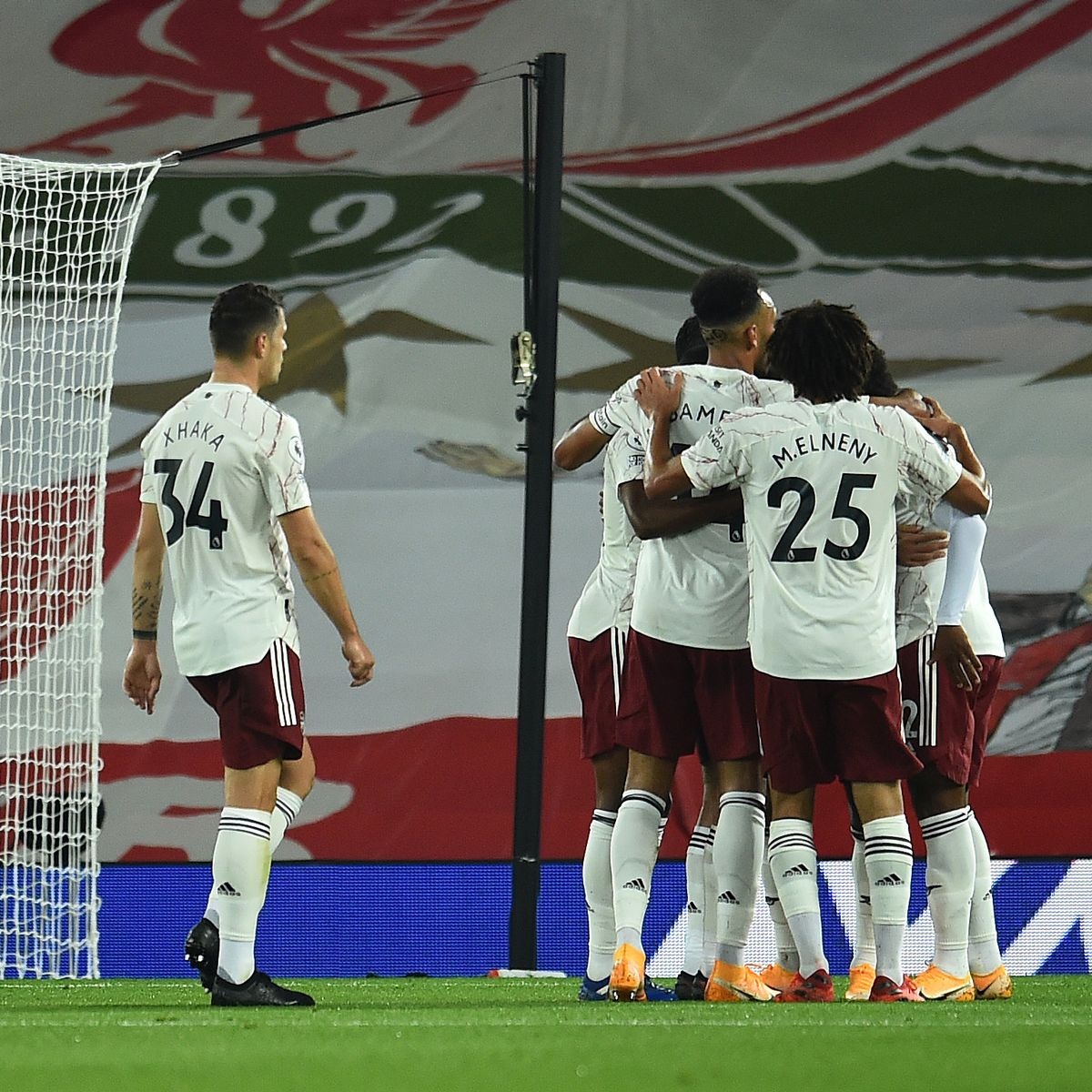 xhaka tuc gian anh 1