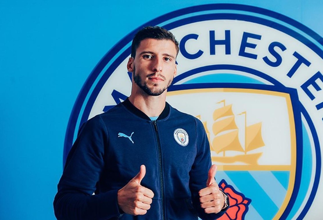 Hau ve dat nhat Man City: 'Toi dang dung tren dinh' hinh anh