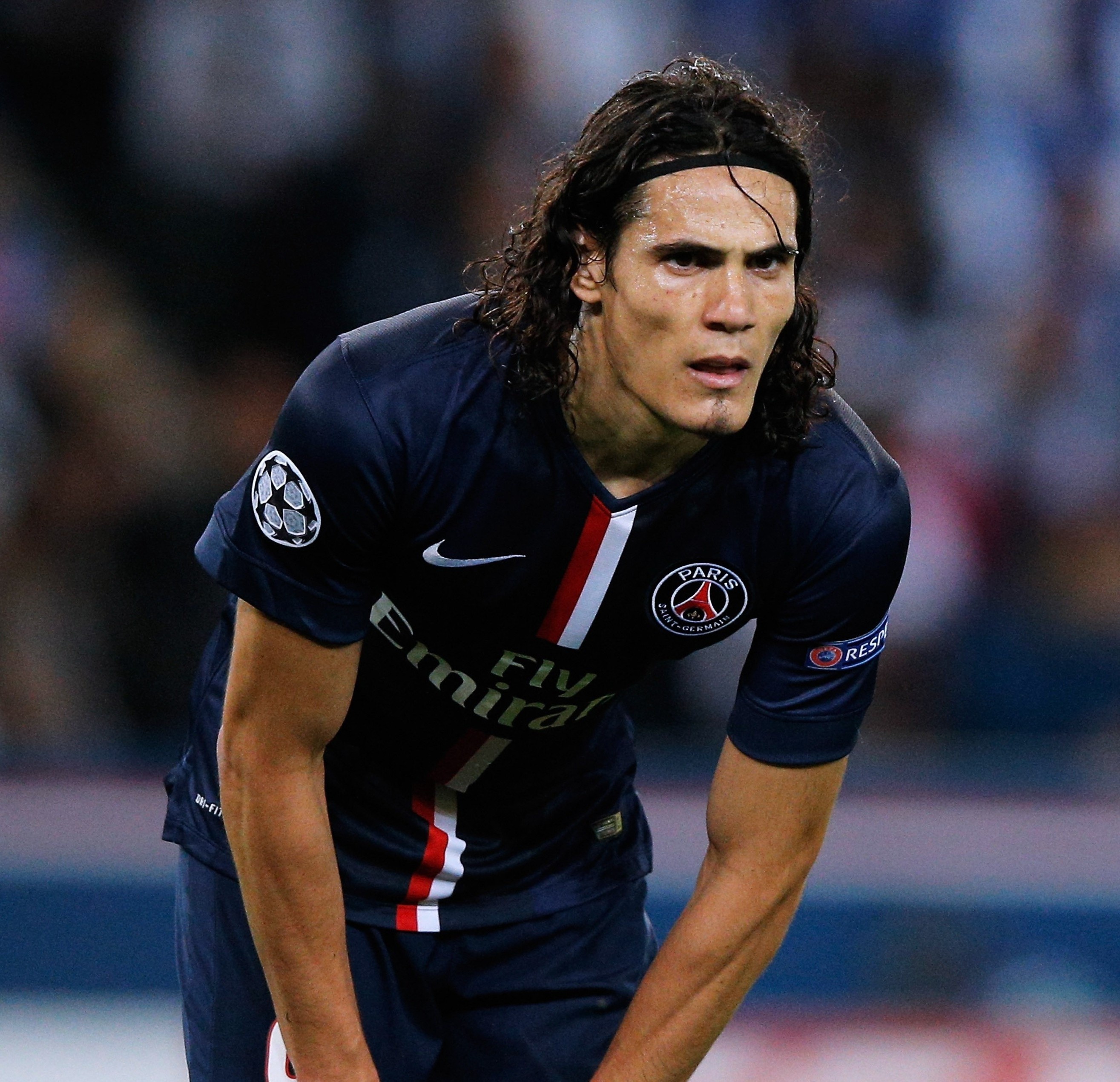 cavani den mu anh 1