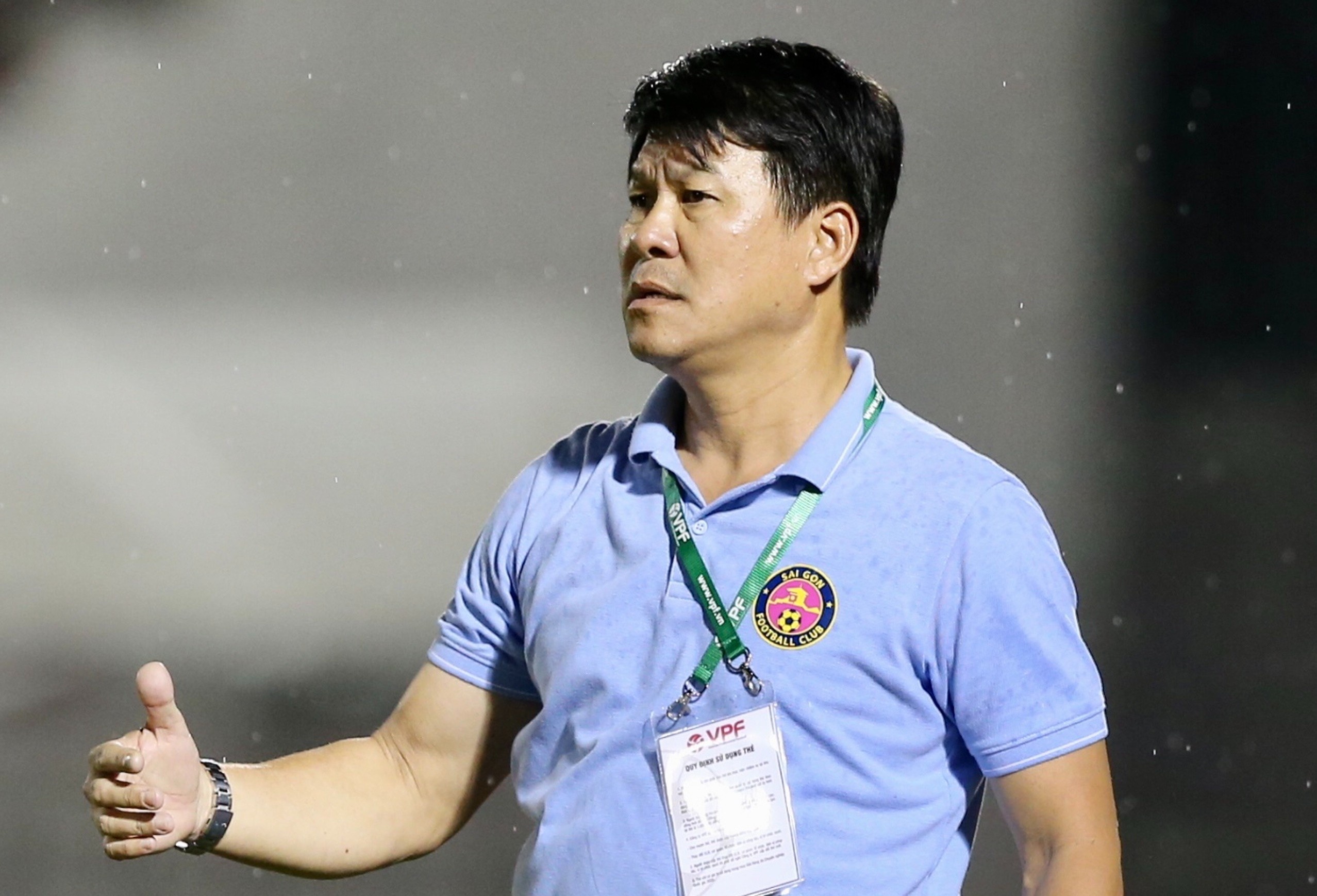 Thai do trai nguoc cua HLV Vu Tien Thanh trong 2 ban thang hinh anh