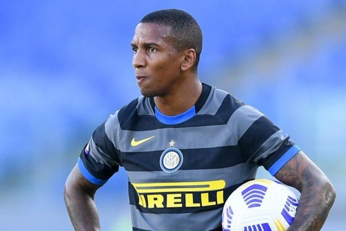 Ashley Young nhiem nCoV hinh anh