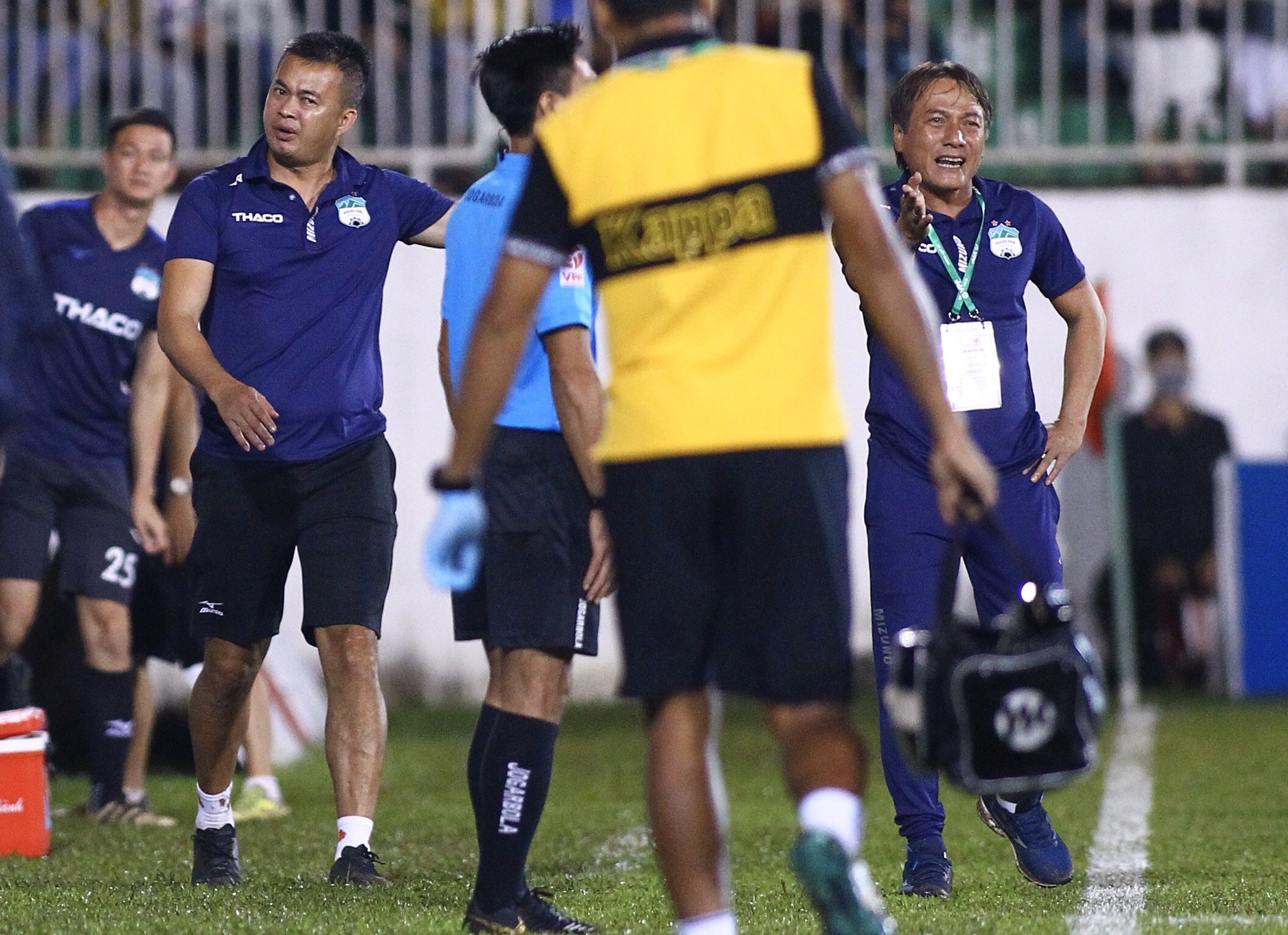 van toan doi penalty cho hagl anh 6