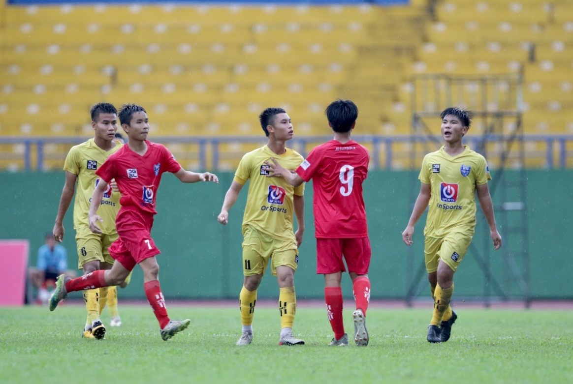 nguoi hung cua u15 slna noi nong anh 1