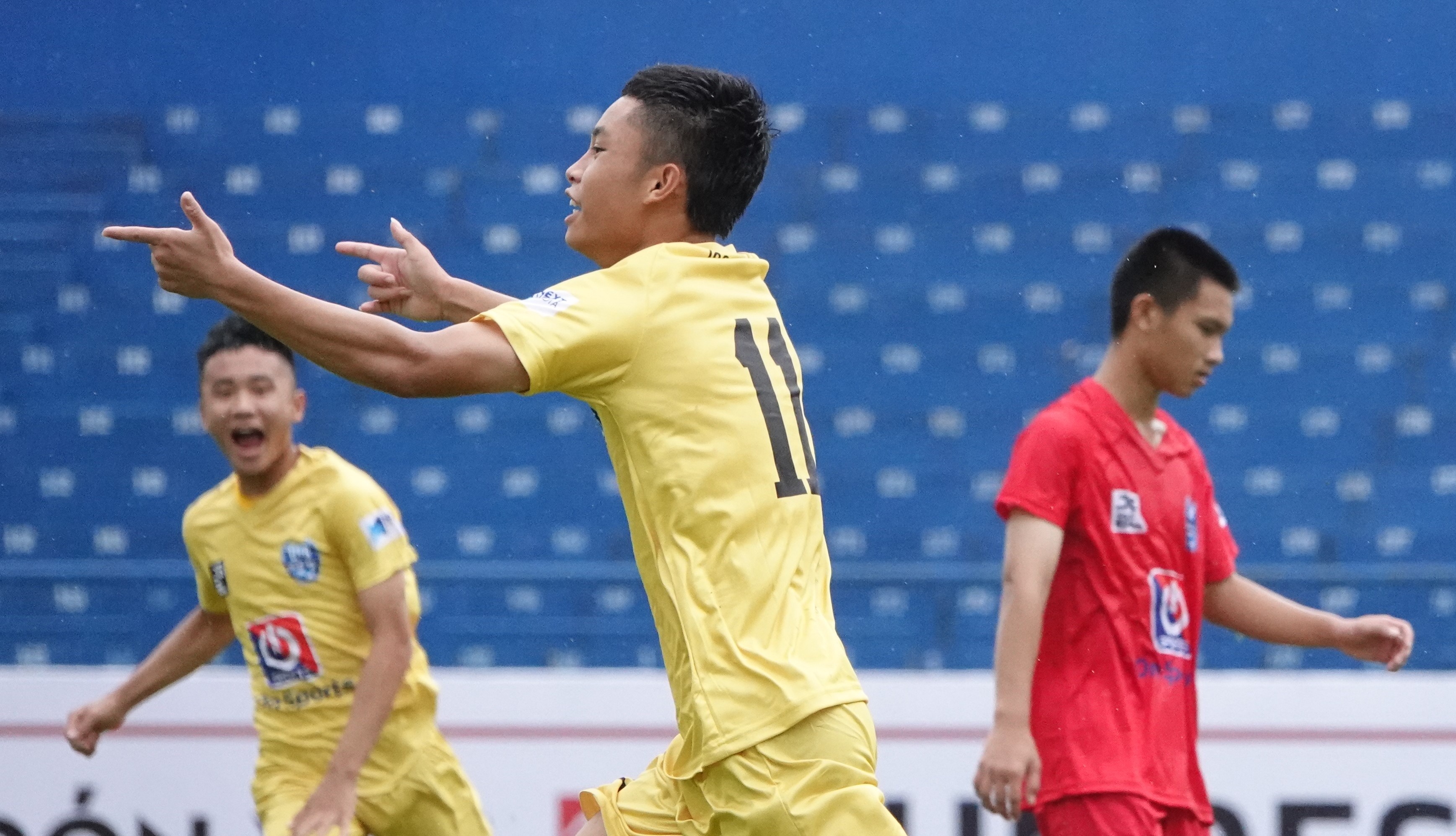 nguoi hung cua u15 slna noi nong anh 3