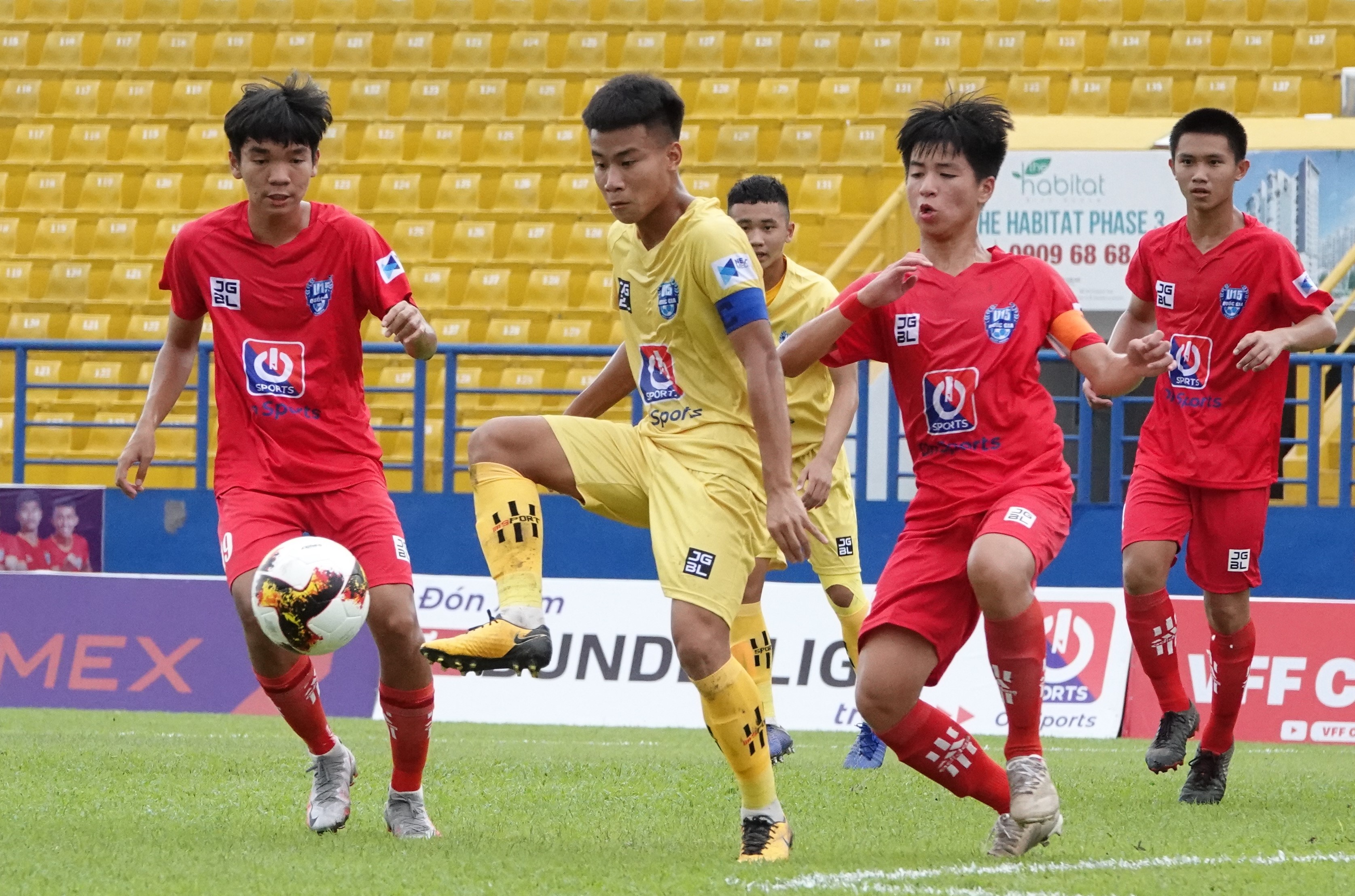nguoi hung cua u15 slna noi nong anh 6