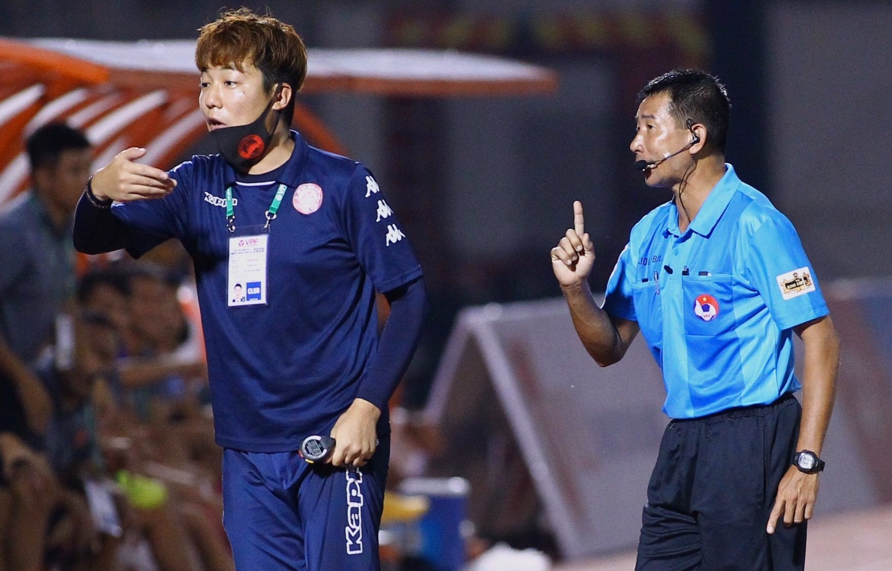 Tro ly nguoi Han cua doi TP.HCM nhan the vang vi loi phan ung hinh anh