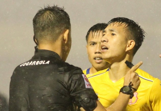 Quyet dinh cua trong tai FIFA bi phan nan hinh anh