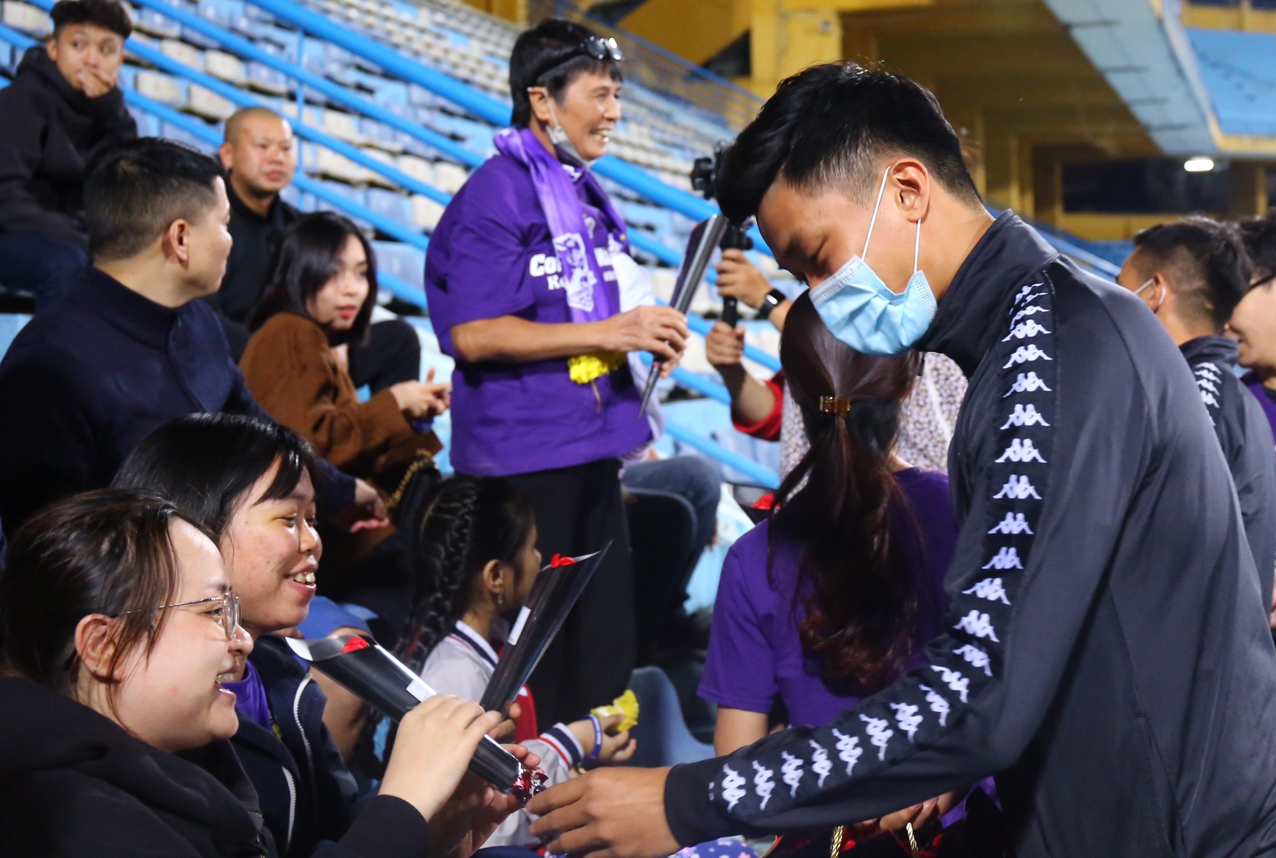 van hau tang hoa cho cdv nu anh 6