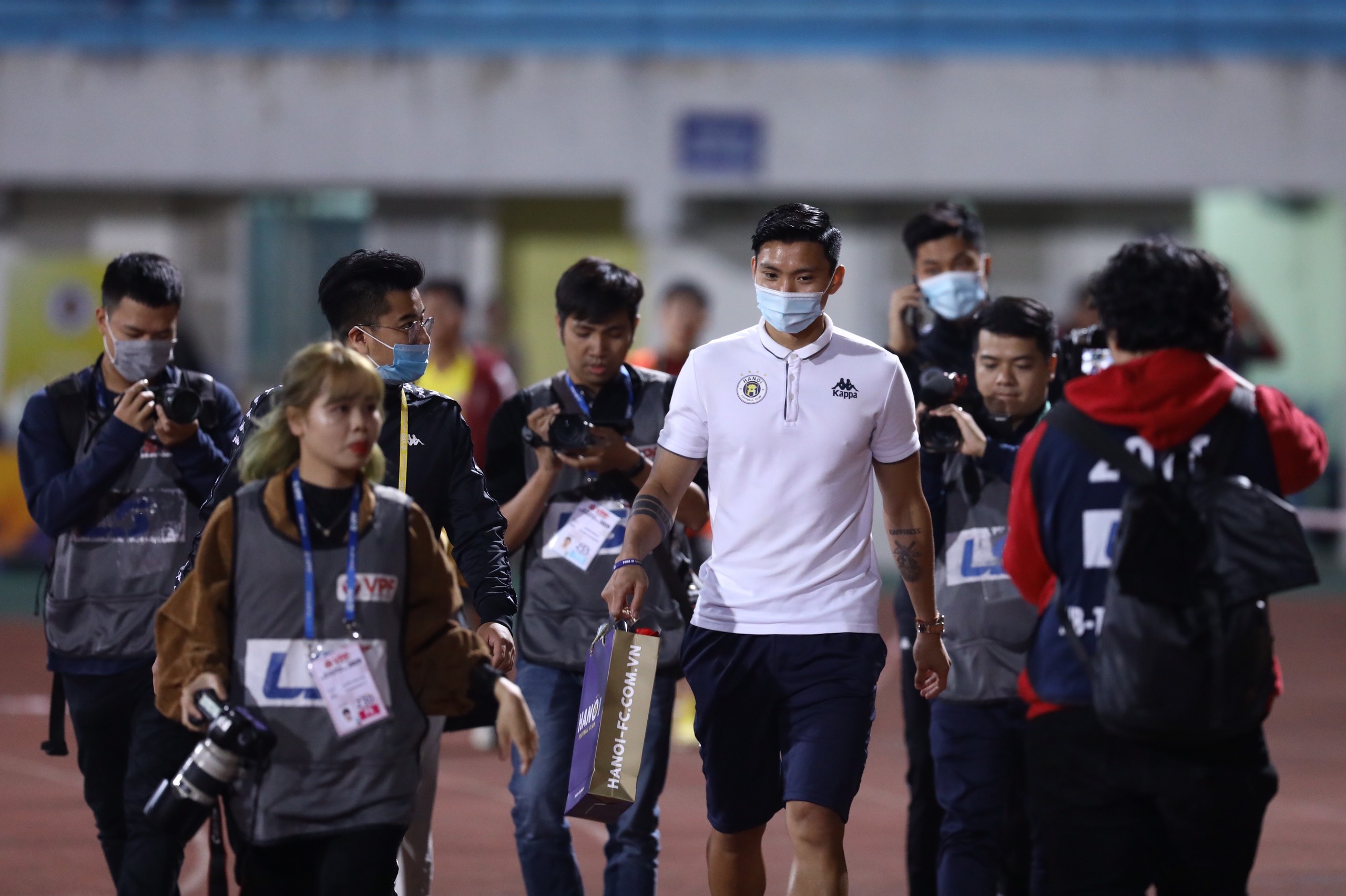 van hau tang hoa cho cdv nu anh 1