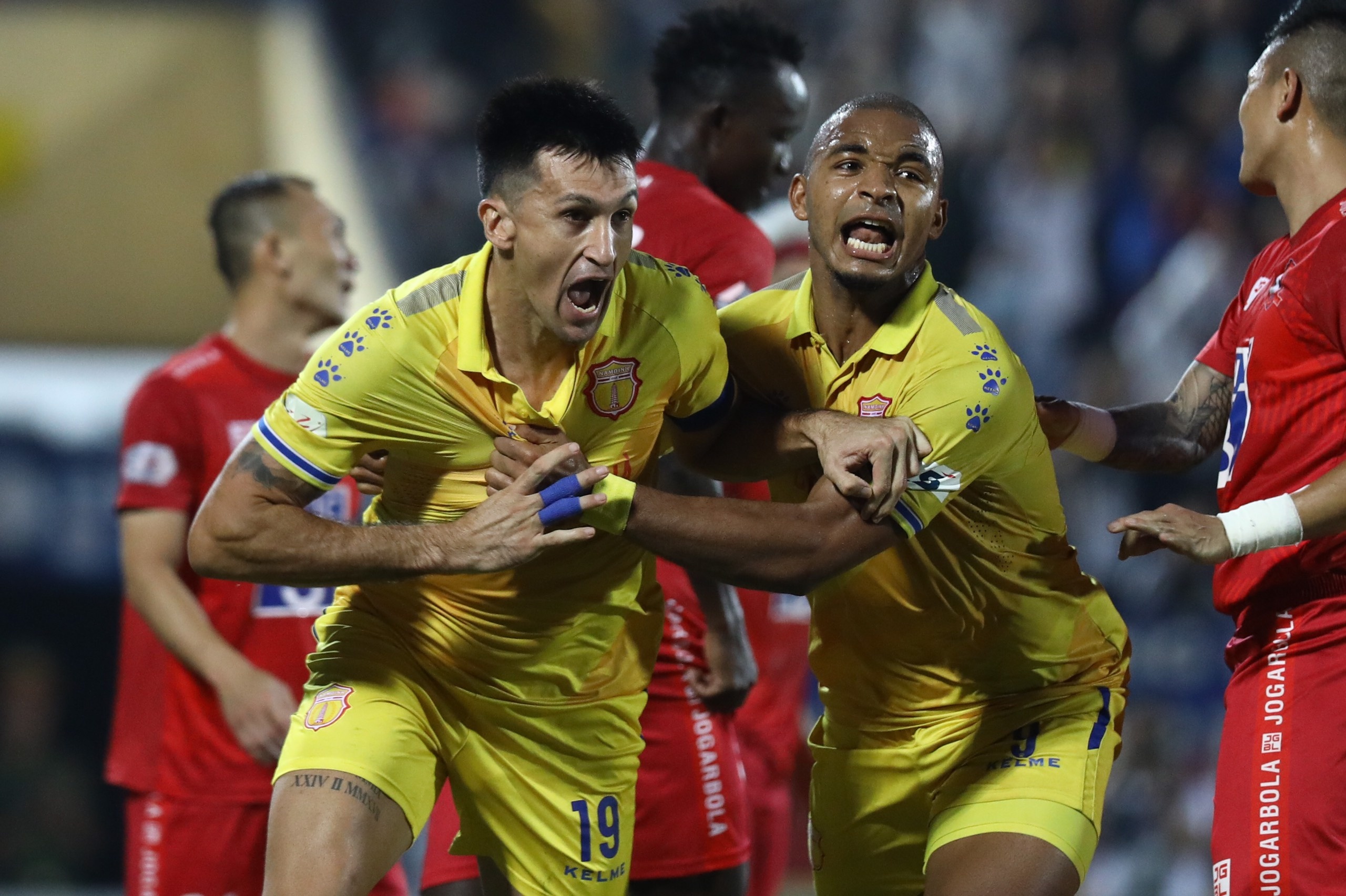 doi nam dinh phan nan trong tai anh 1