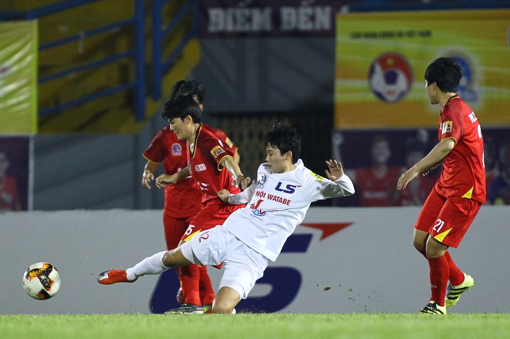 giai nu vo dich quoc gia anh 1