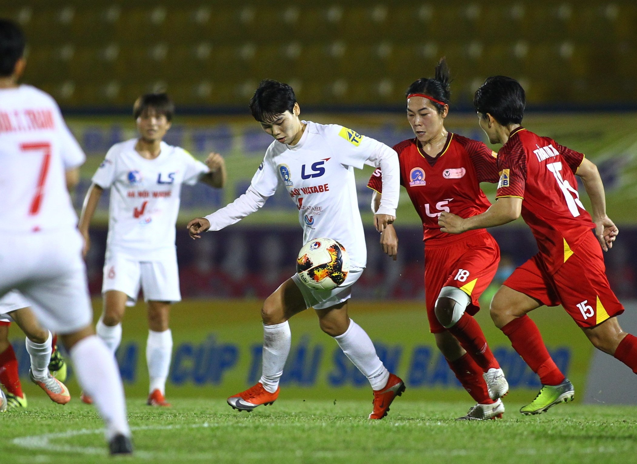 giai nu vo dich quoc gia anh 2