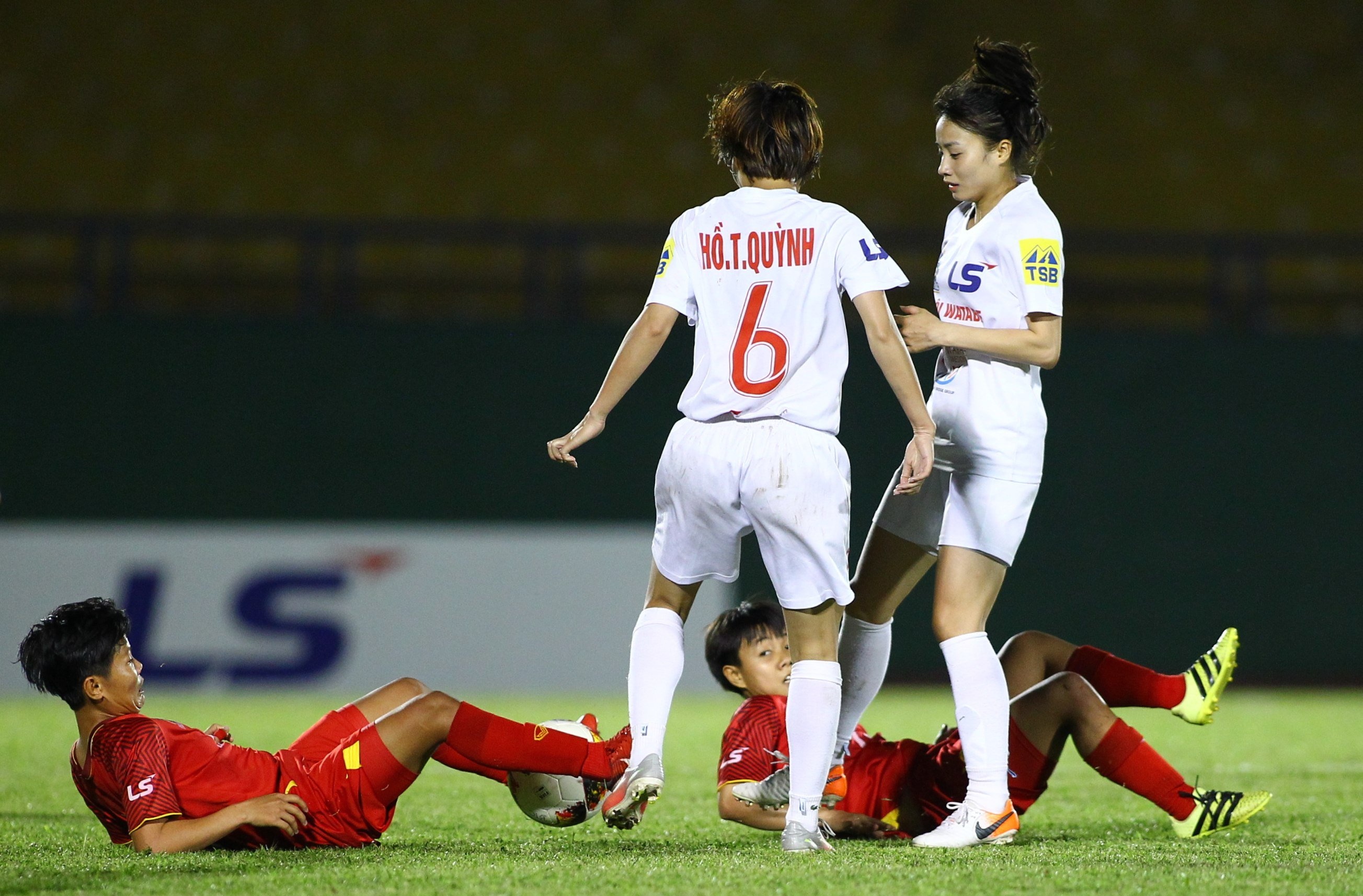 giai nu vo dich quoc gia anh 4