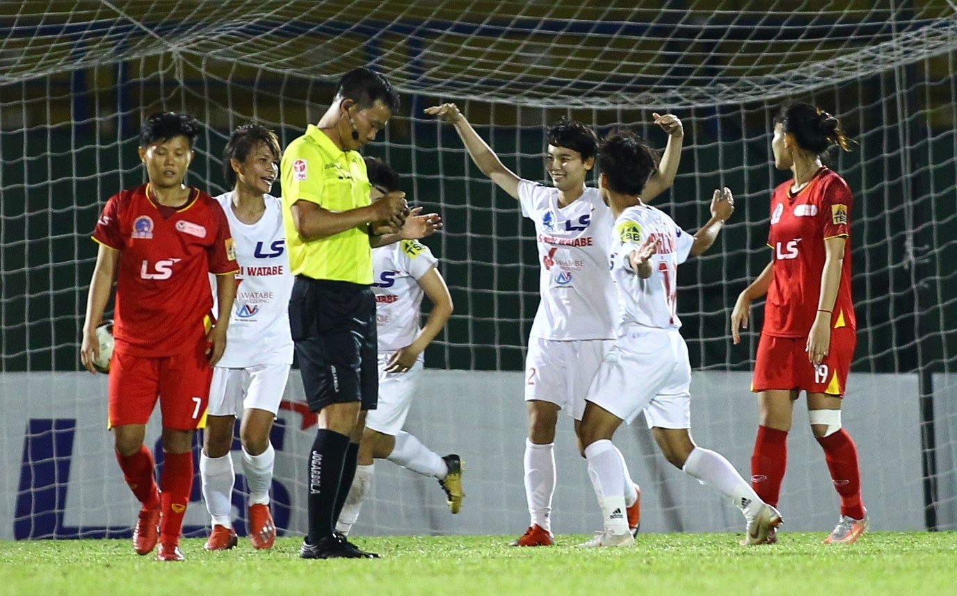 giai nu vo dich quoc gia anh 6