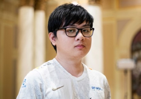 SofM dua SN vao doi dau nha cuu vo dich Trung Quoc hinh anh