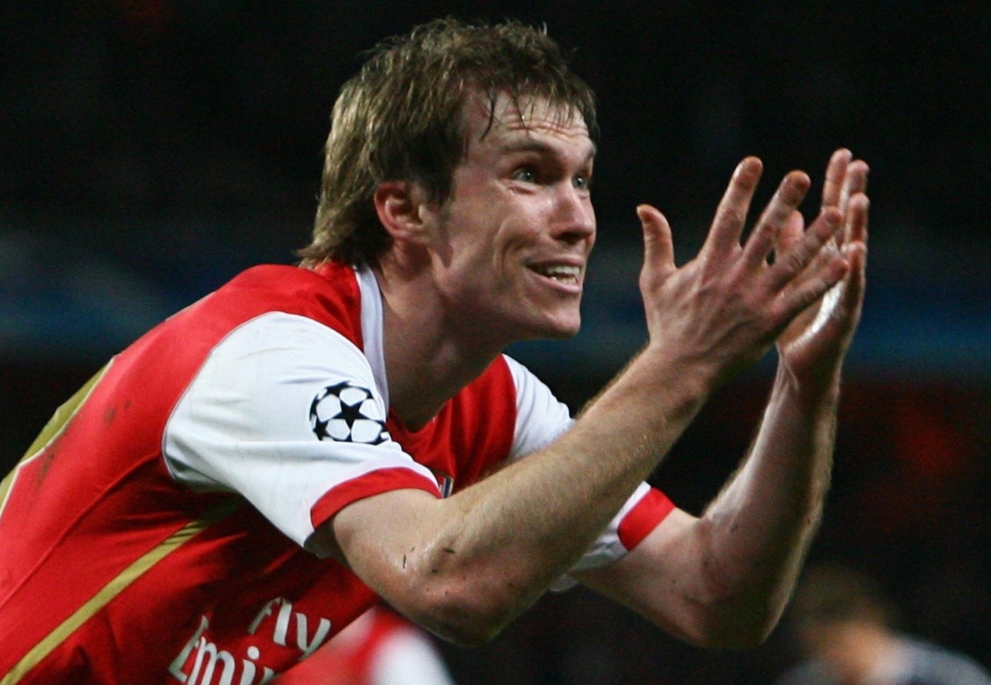 Hleb hoi han khi roi Arsenal de den Barca hinh anh