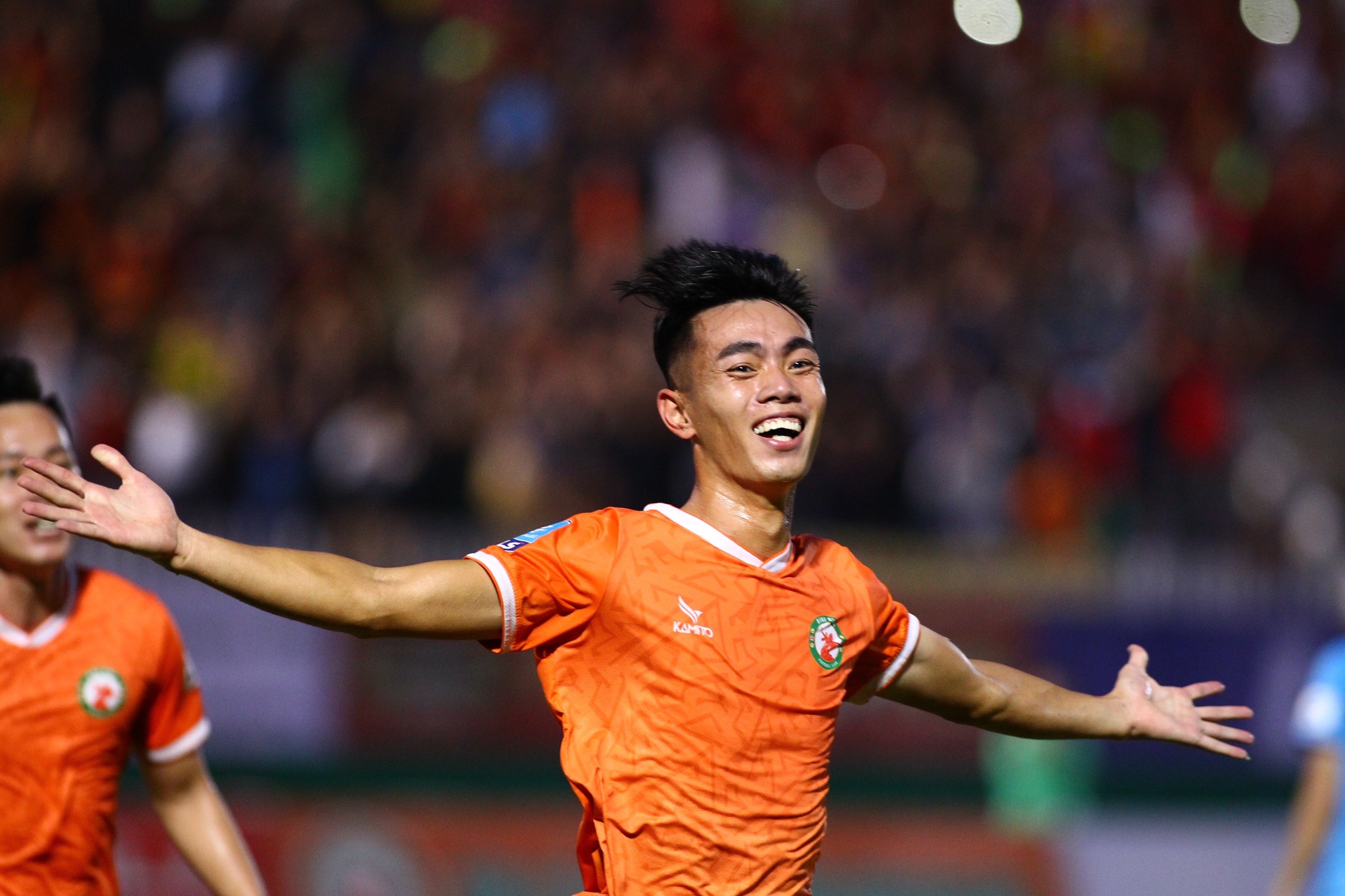 clb binh dinh thang hang v.league anh 1