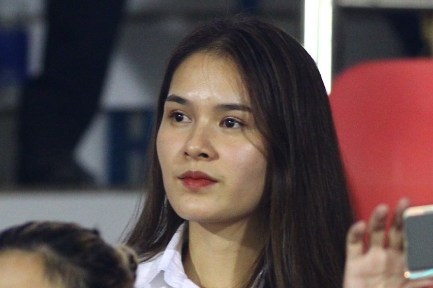 Vo Hung Dung do sac cung dan sao Viet tren khan dai hinh anh