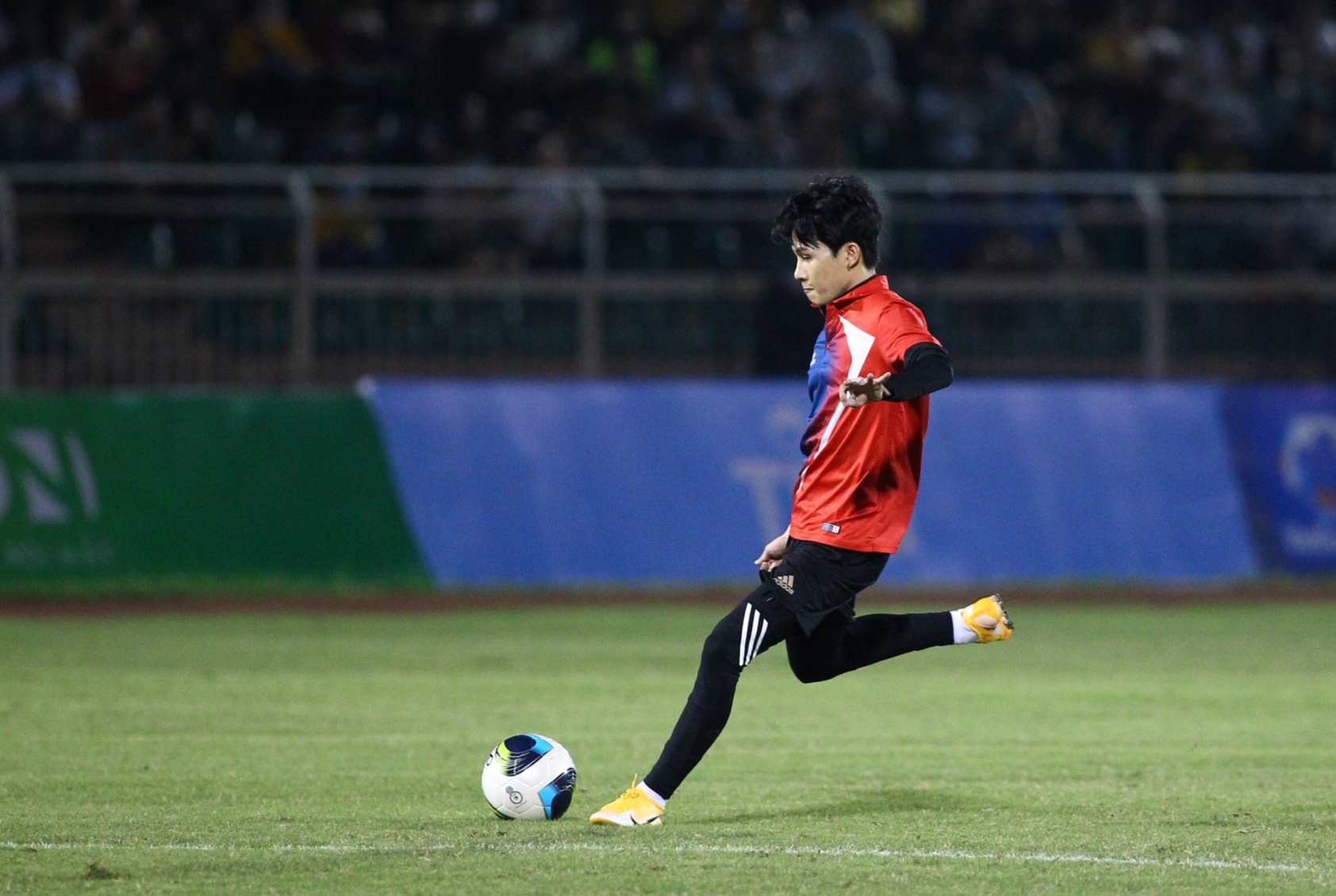 quang hai thi dau voi jack anh 2