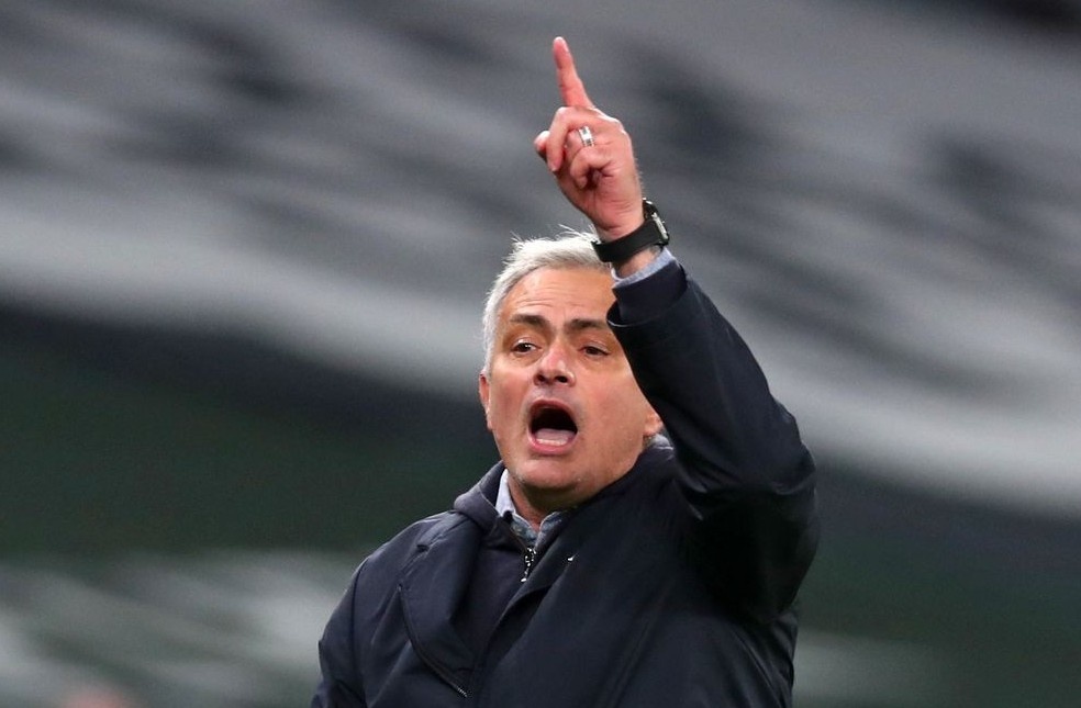 Mourinho khong hai long khi hoc tro qua thanh that hinh anh