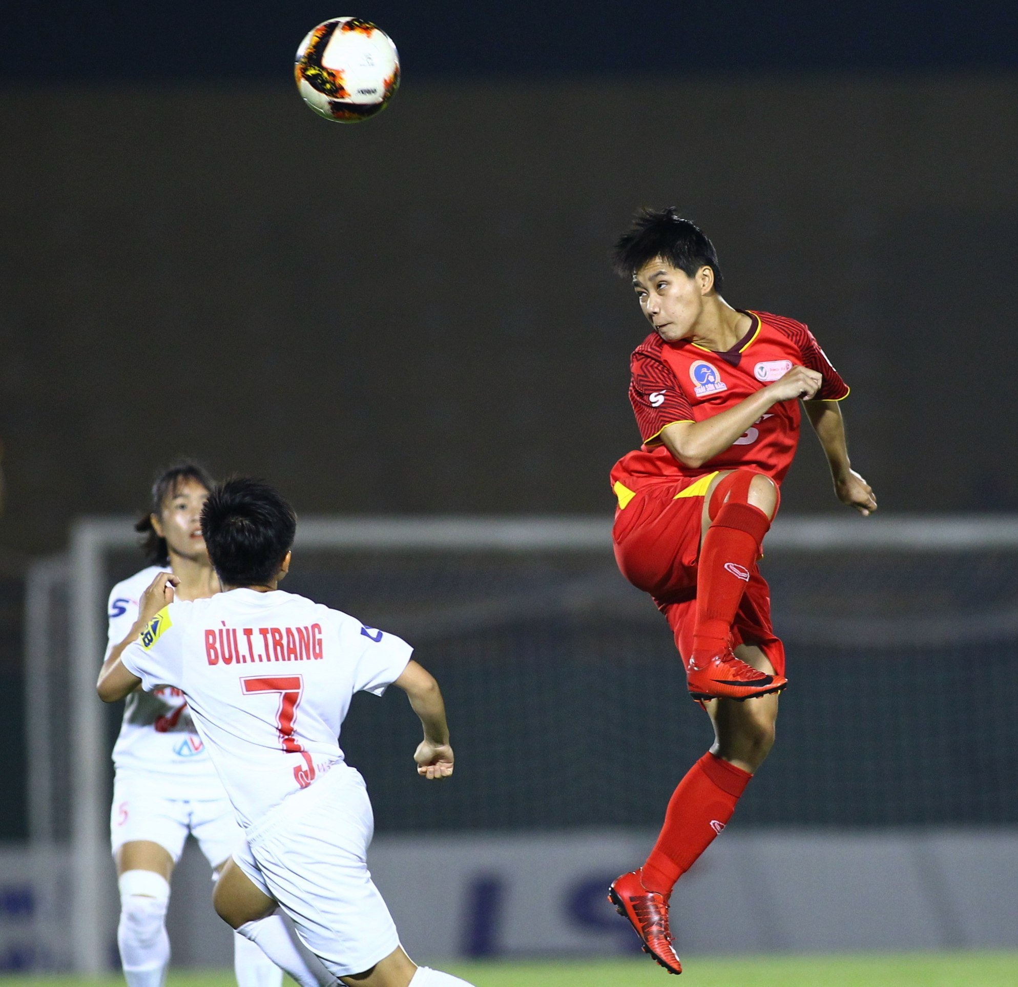 giai nu vo dich quoc gia anh 8