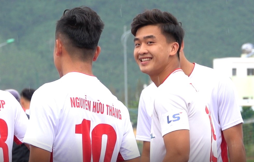 Dan sao U22 Viet Nam giup U21 Viettel thang de Long An hinh anh