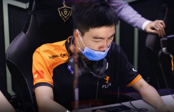 Team Flash van tro thanh cuu vuong o AIC du dan truoc 3-0 hinh anh