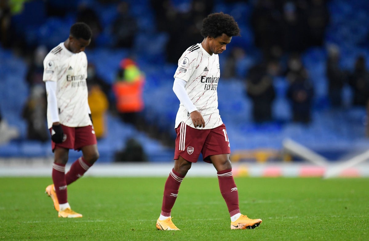 arsenal bi canh bao anh 1